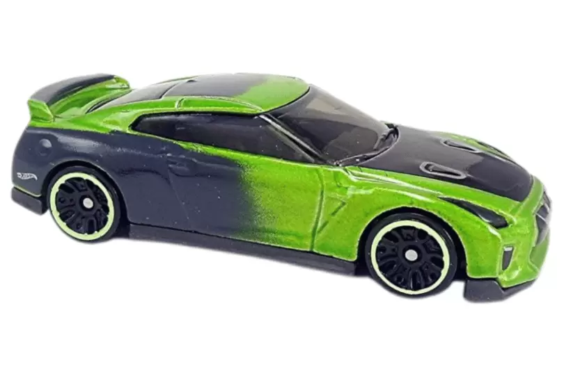 17 Nissan GT-R (R35)